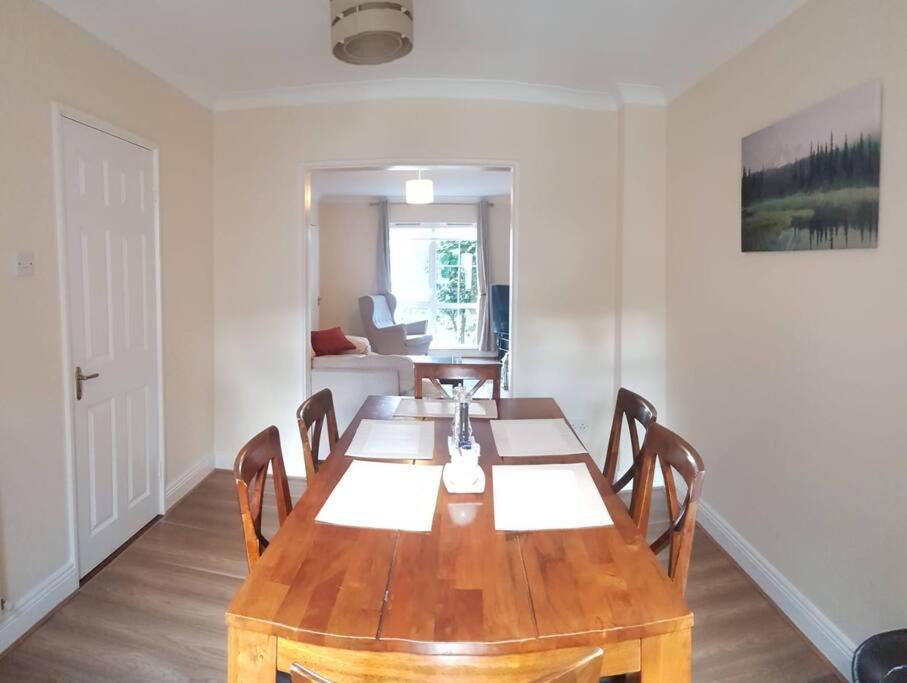 3 Bedroom 3 Bathroom House, Dublin Lucan Exterior photo